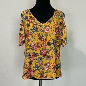 Gemstone cold shoulder top floral and lace size medium boho
